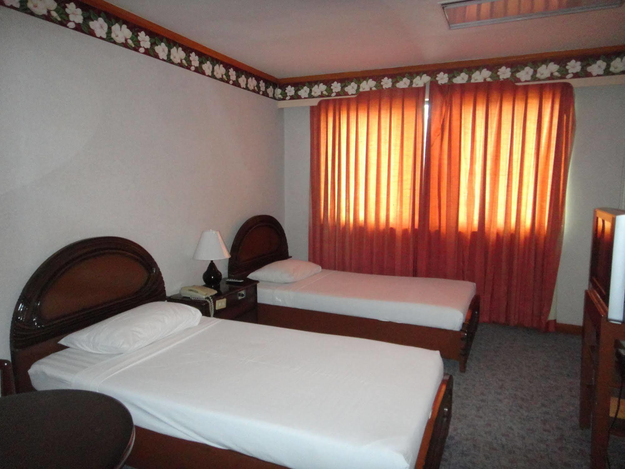 Holiday Plaza Hotel Cebu Ngoại thất bức ảnh