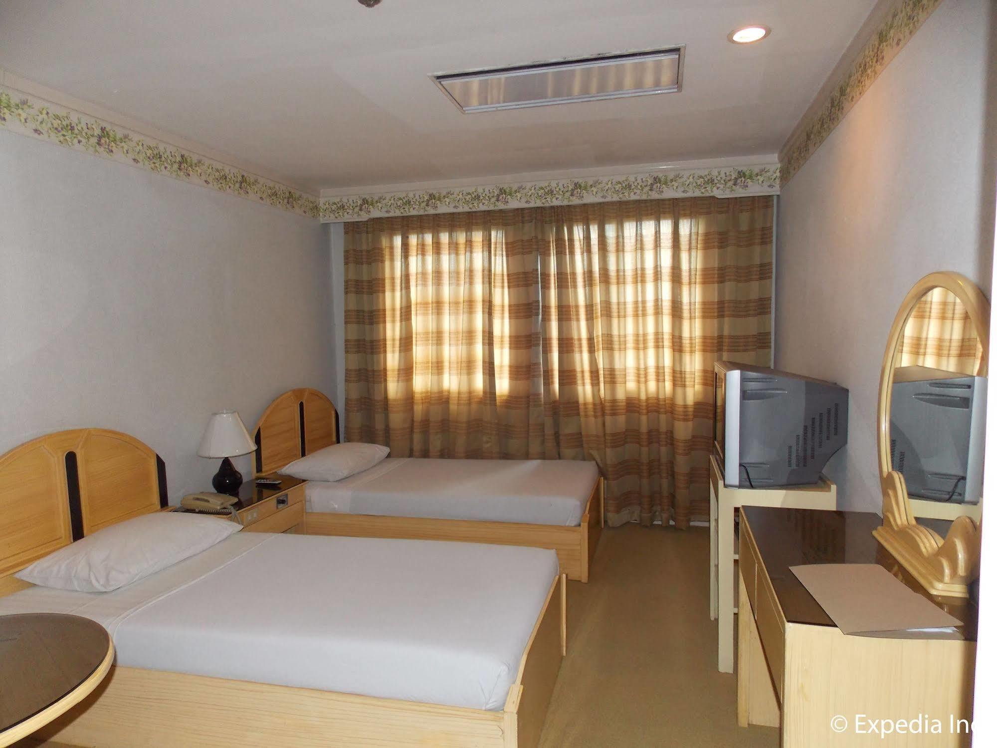 Holiday Plaza Hotel Cebu Ngoại thất bức ảnh
