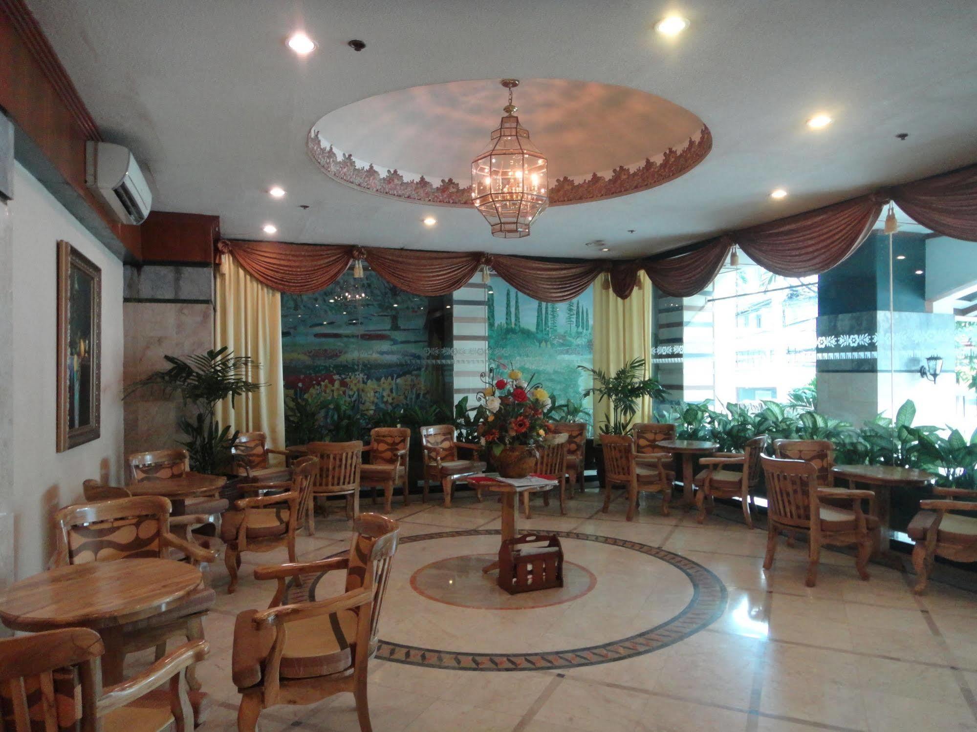 Holiday Plaza Hotel Cebu Ngoại thất bức ảnh