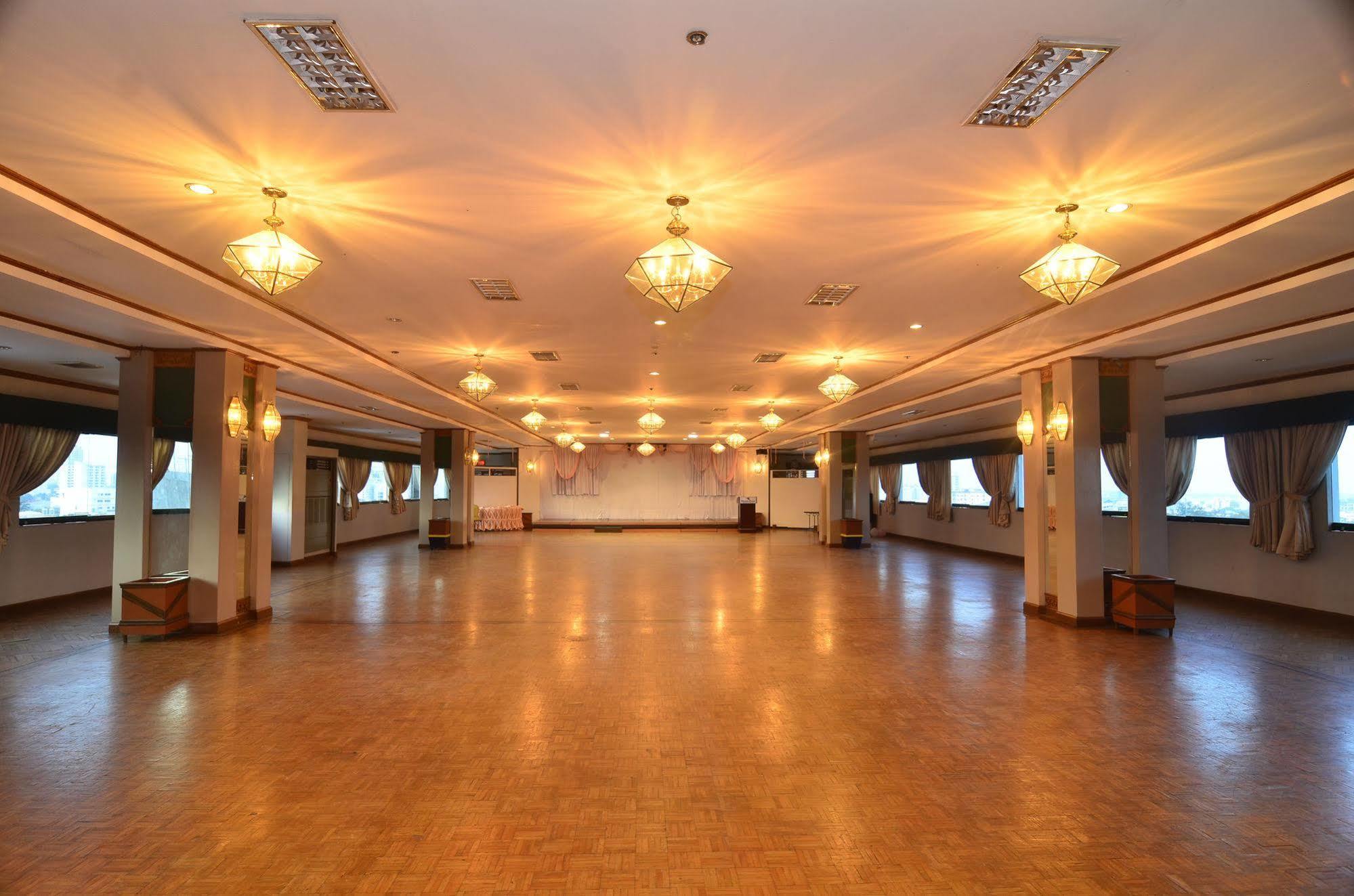 Holiday Plaza Hotel Cebu Ngoại thất bức ảnh
