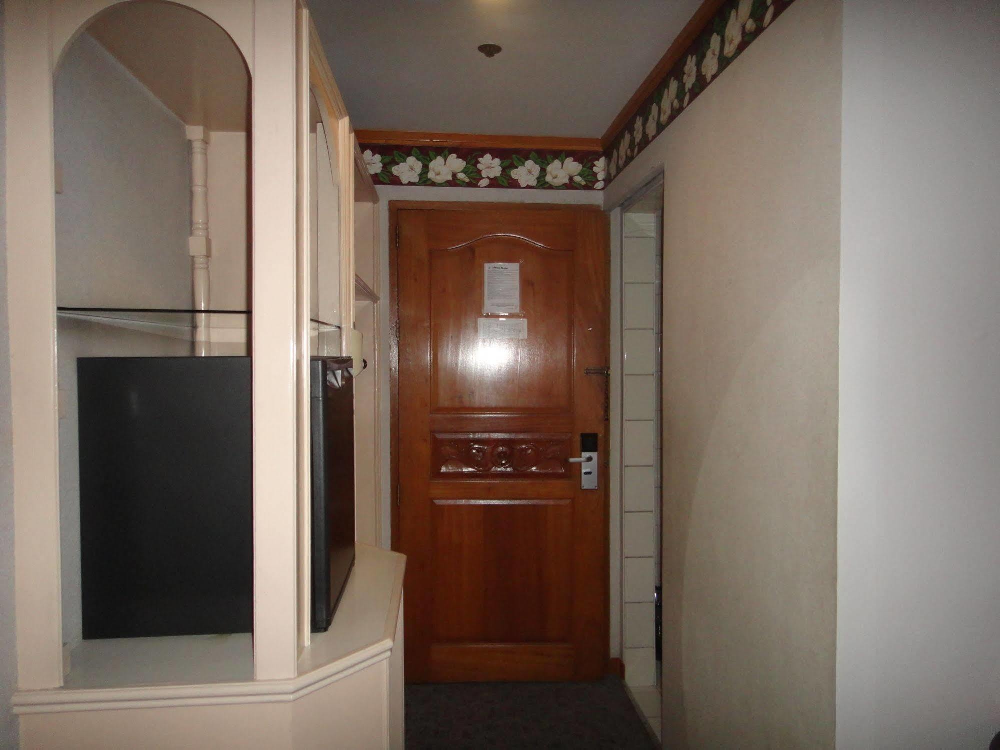 Holiday Plaza Hotel Cebu Ngoại thất bức ảnh