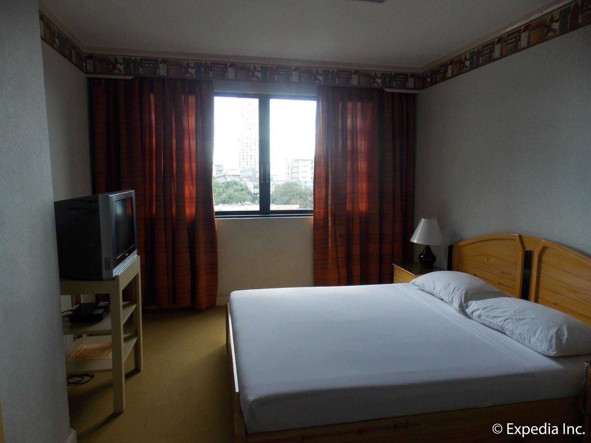 Holiday Plaza Hotel Cebu Ngoại thất bức ảnh