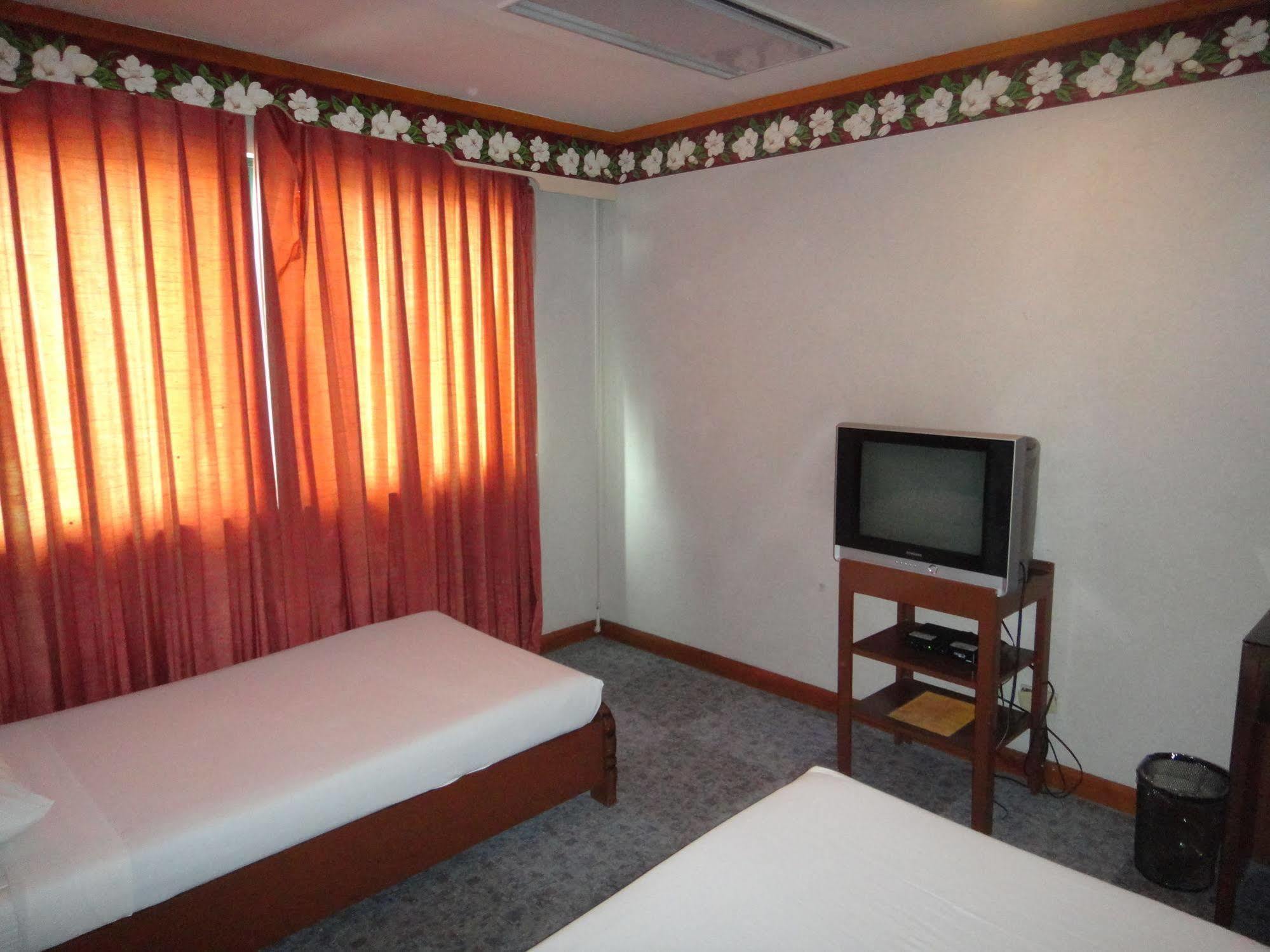 Holiday Plaza Hotel Cebu Ngoại thất bức ảnh